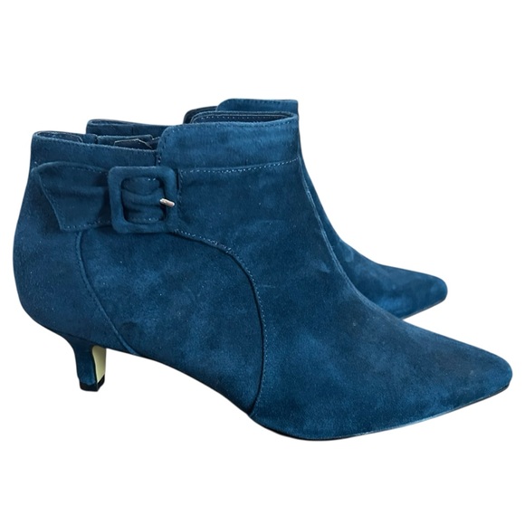 Bella Vita Bindi Shootie Booties Kitten Heel Navy Suede Pointed Toe NEW 8 WIDE - Picture 1 of 10